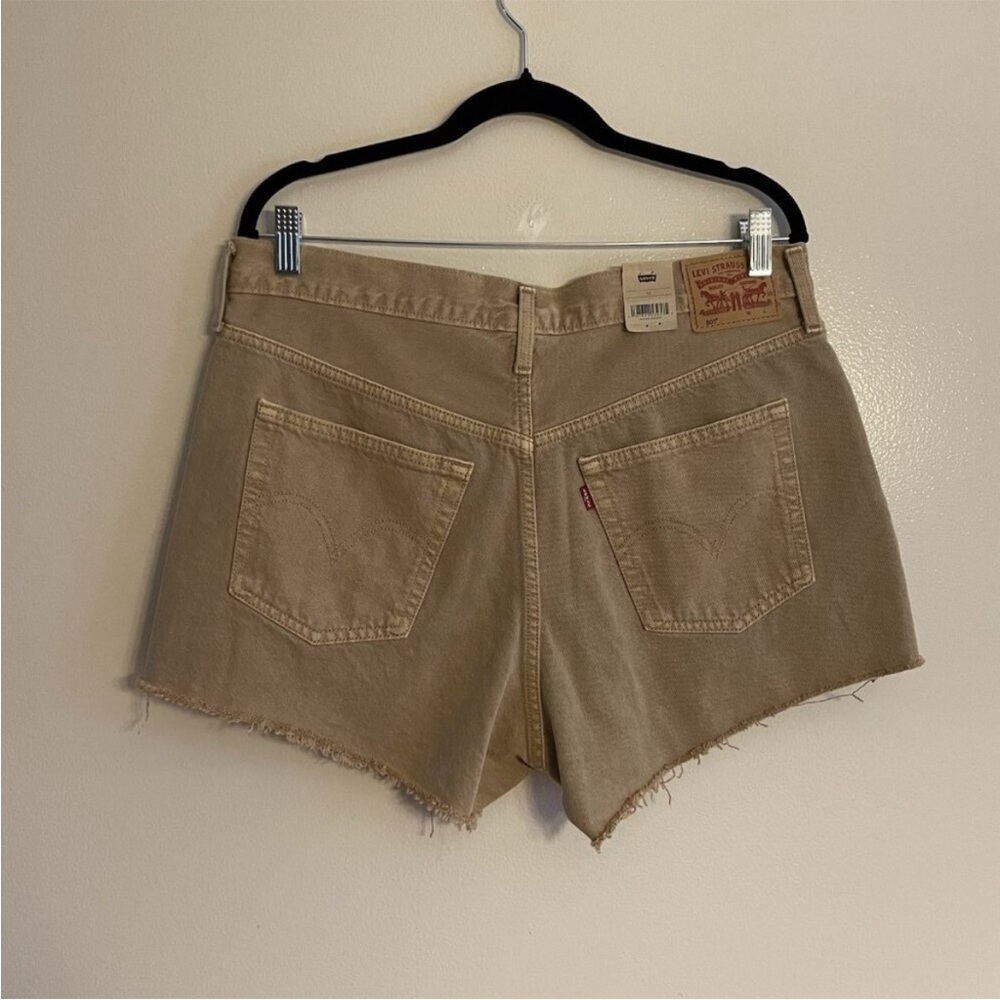 Levis Women 33 Tan Denim
Button Fly Cutoff 501 Original
Fit High Rise Shorts NWT
